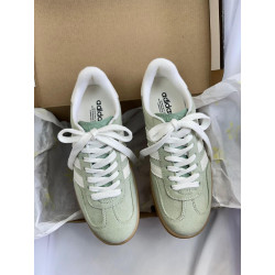 gazelle verde claro