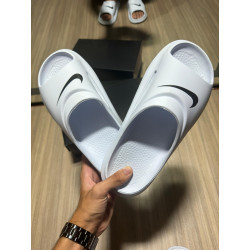 Chinelo Nike branco