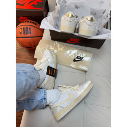 JORDAN low x Travis off