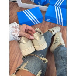 Adidas Superstar off e dourado