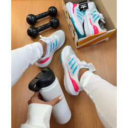 Adidas Ultraboost branco e...