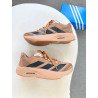 Adizero Boston marrom cacau