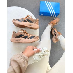 Adizero Boston marrom cacau