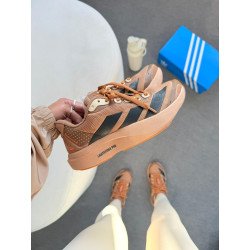 Adizero Boston marrom cacau