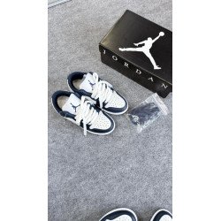 Jordan low  Marinho bco cinza
