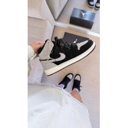 Jordan low preto e cinza...