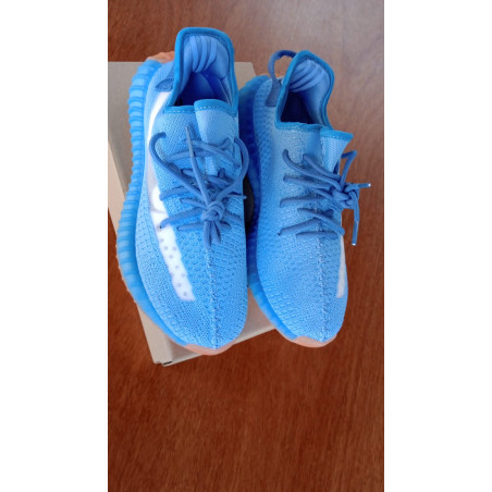 Yeezy azul 2024